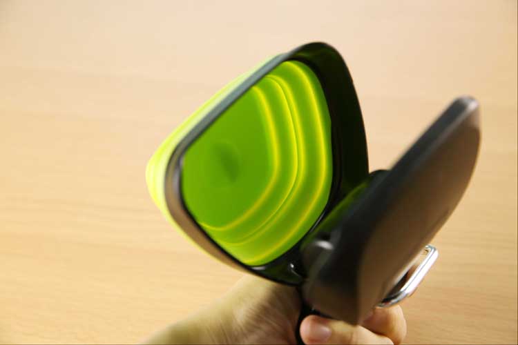 Foldable Pooper Scooper with Eco-Friendly Decomposable Bags